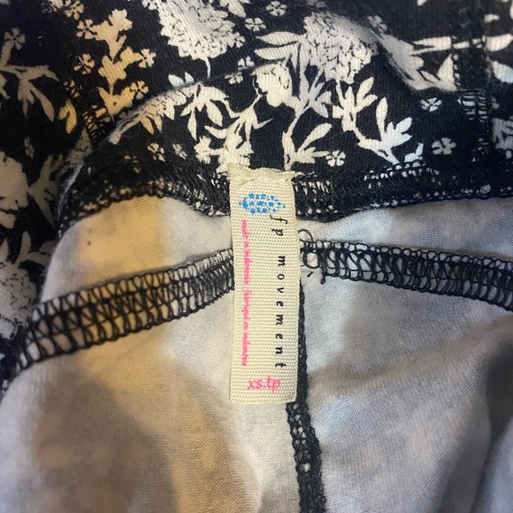 Free People printed Leggings Size XS. GUC - Picture 6 of 6